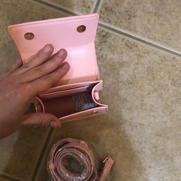 New Pink Barbie Mini Purse. Sold out on the web. - Picture 9 of 9